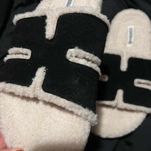 Sherpa Slippers - Picture 3 of 11